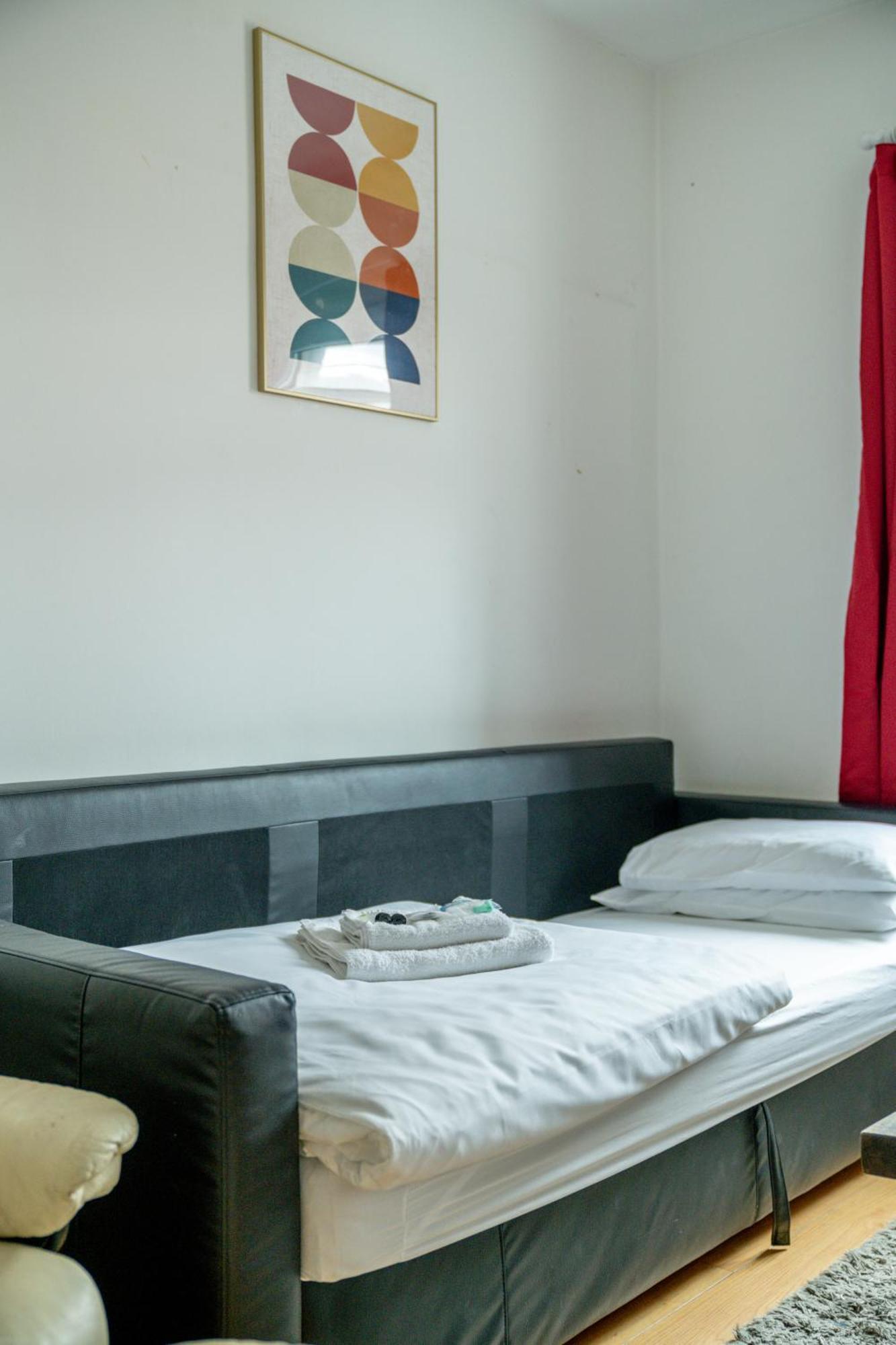 Carnaby & Oxford Street - Central Soho - One Bedroom - Double Bed & Sofabed 런던 외부 사진
