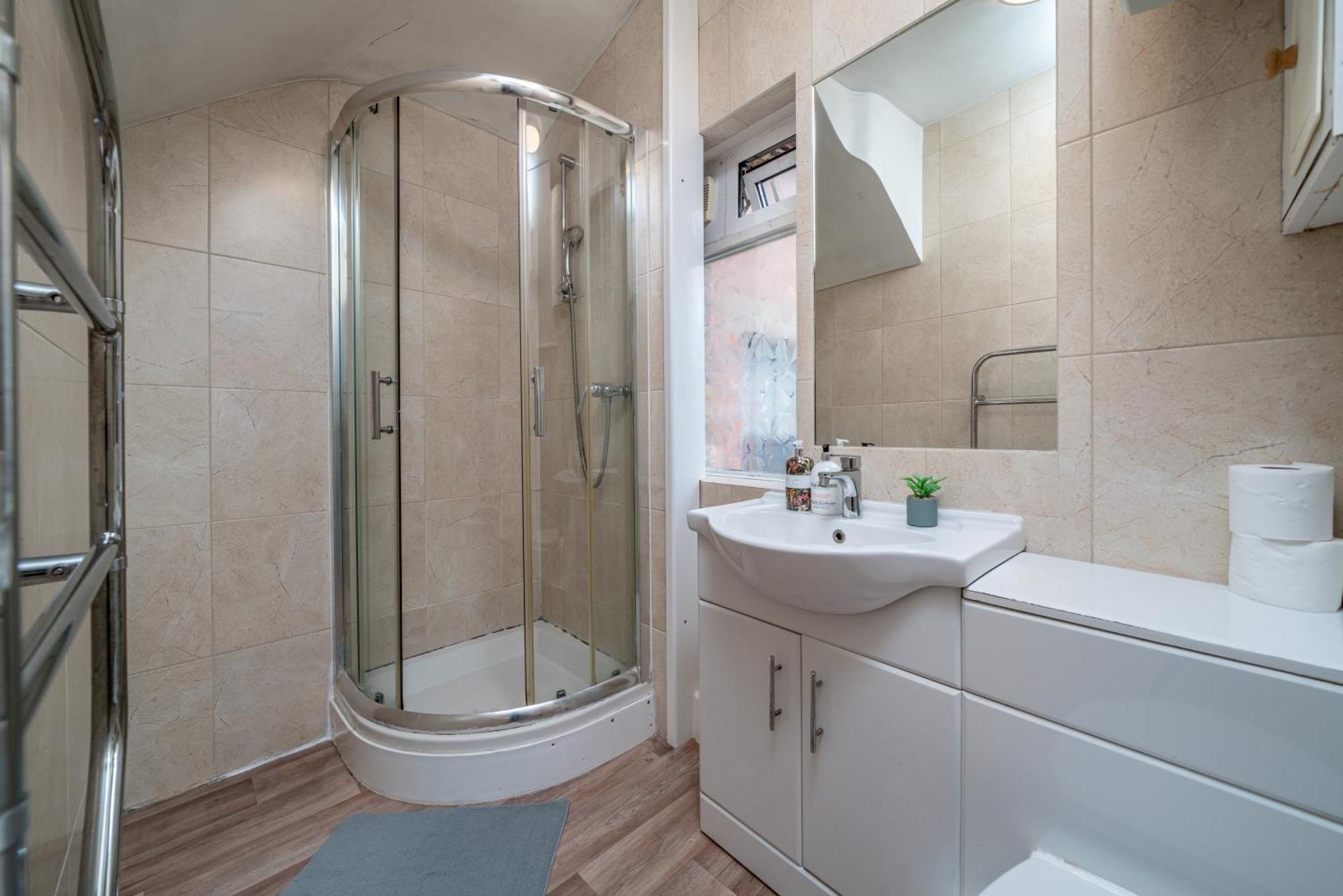 Carnaby & Oxford Street - Central Soho - One Bedroom - Double Bed & Sofabed 런던 외부 사진