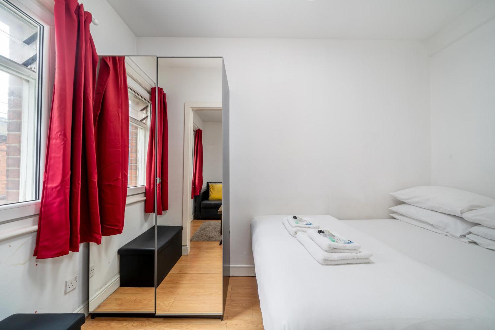 Carnaby & Oxford Street - Central Soho - One Bedroom - Double Bed & Sofabed 런던 외부 사진